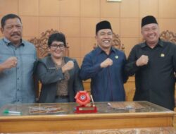 7 Fraksi DPRD Bengkulu Utara Sahkan Raperda Pertanggungjawaban APBD 2021