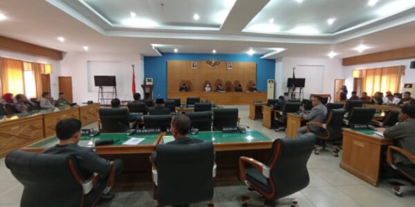 Penyampaian Pandangan Umum Fraksi Dihadiri Wabup BU