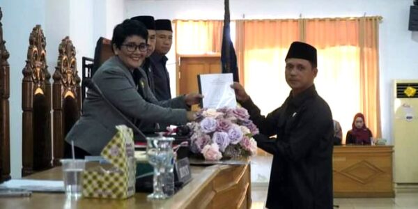 Tujuh Fraksi DPRD BU Menyetujui Raperda Pembangunan Pariwisata Disahkan Menjadi Perda