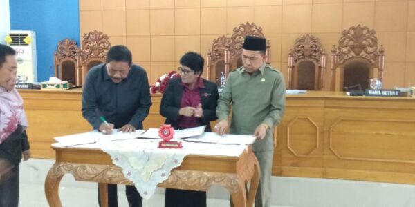 DPRD BU Gelar Paripurna Setujui Raperda Retribusi