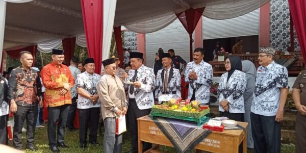 Upacara Memperingati Hari Guru Nasional (HGN)