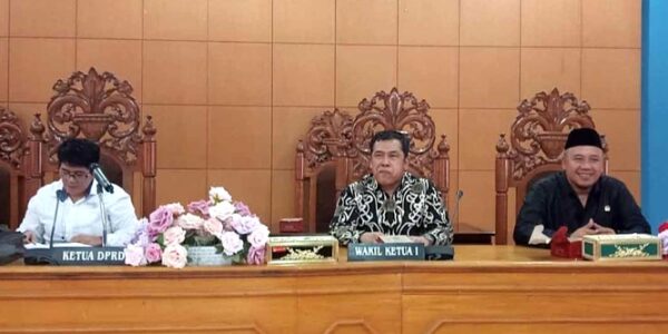 Rapat Internal Dipimpin Langsung Ketua DPRD BU