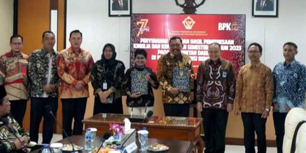 Ketua DPRD Bersama Bupati Bengkulu Utara Penyerahan Laporan Pemeriksaan (LHP)