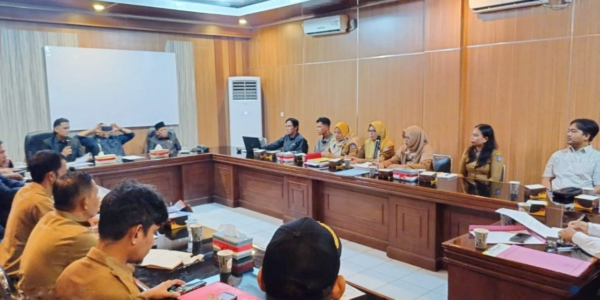 DPRD BU Bahas Isu Proyek Pemotongan Anggaran Dengan Dinas Kesehatan, di Ruwang Komisi I