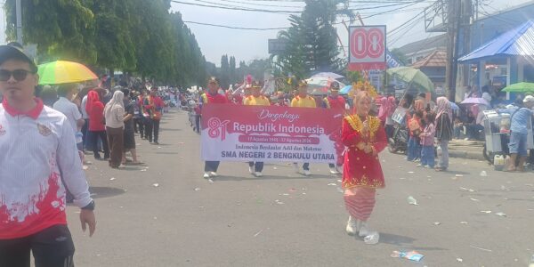 Dari Drumband hingga Kostum Kreatif, SMA 2 Bengkulu Utara Suguhkan Pesona Budaya di Pawai Kemerdekaan